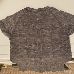 Lulu Lemon Gray Top Perfect 🤩